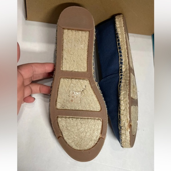 New In Box J Crew Embroidered Oranges espadrilles AX845 $79.50 Sz 8 Navy - Picture 3 of 6